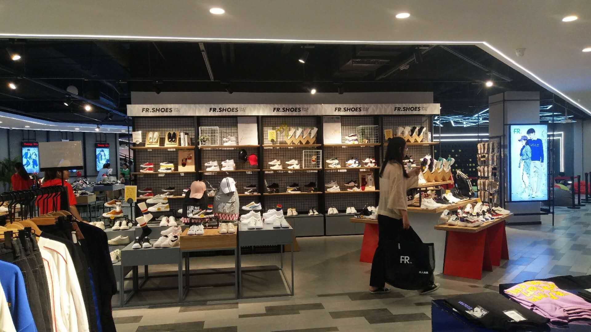 凡人優品綜合店展柜設計裝修(圖1)